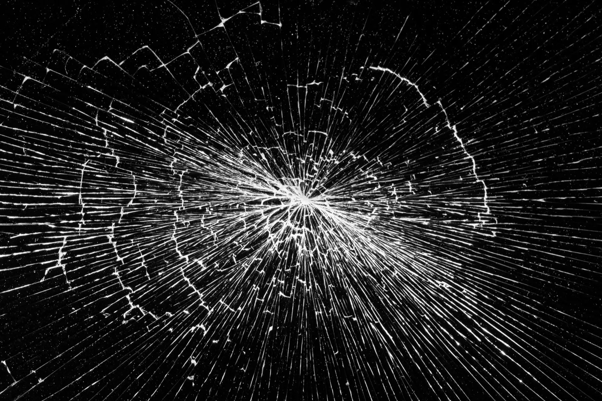 Realistic shattered glass pattern